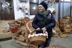 Центр лозоплетіння, Іза